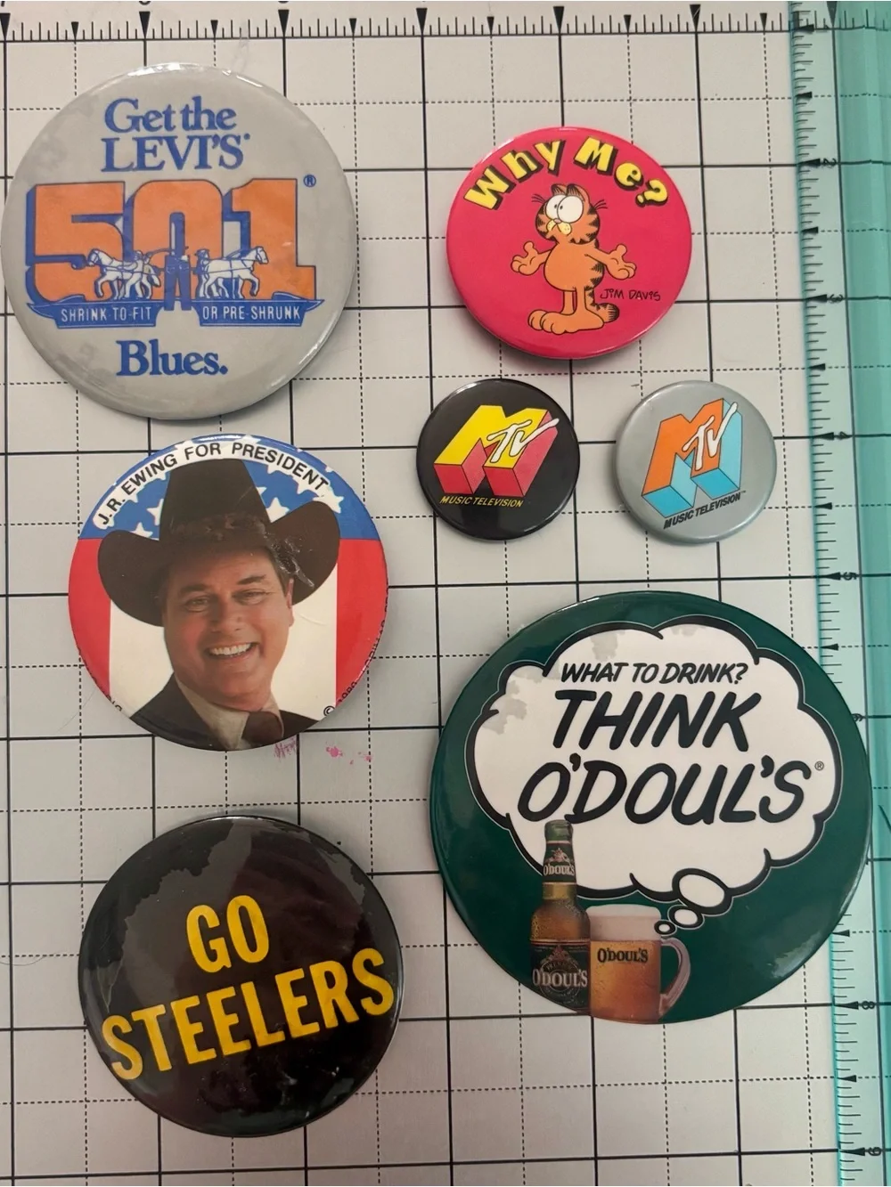 Vintage pinback buttons mtv Garfield Levi’s odouls steelers